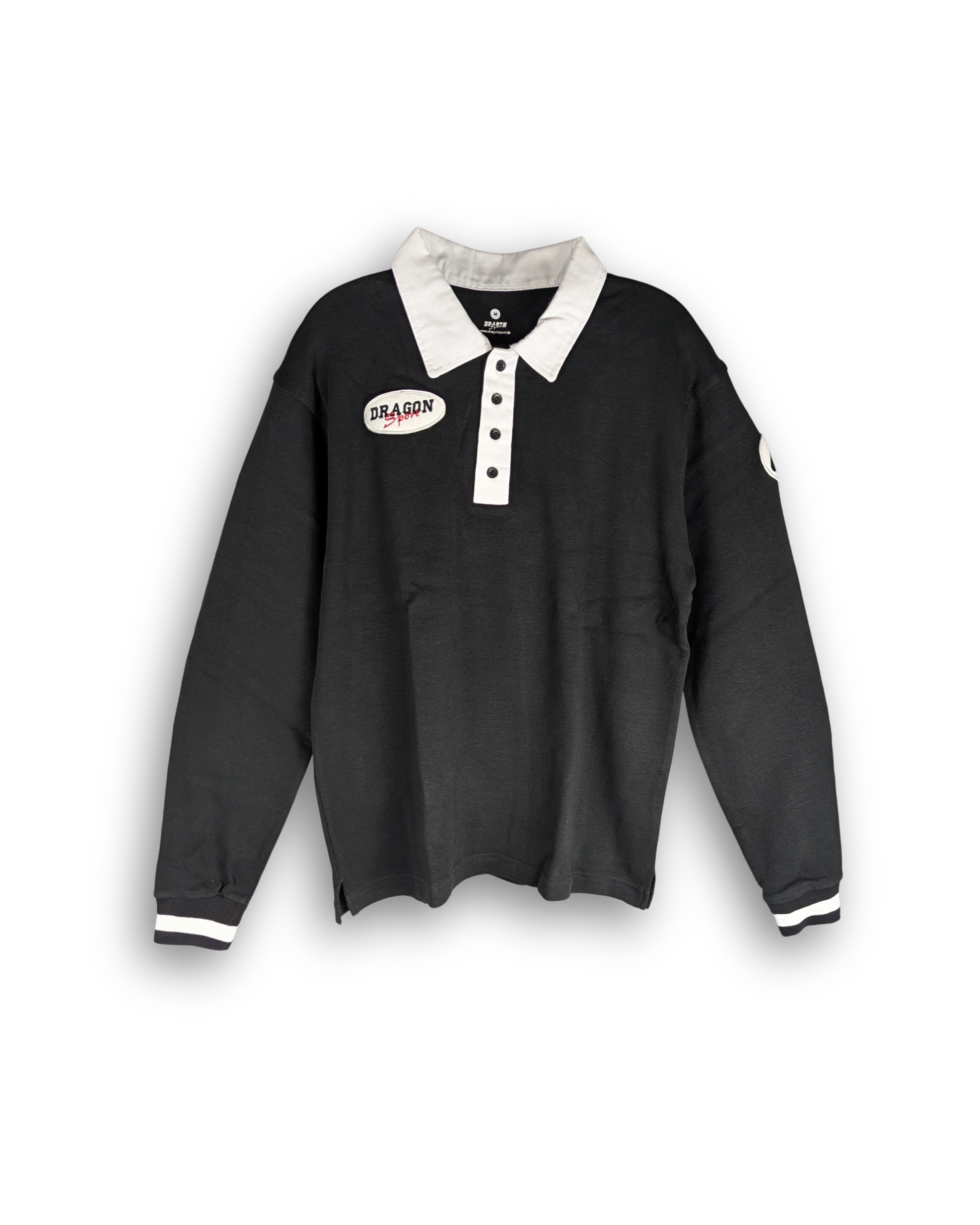 polohemd mit langen ärmeln und bündchen. weißer kragen mit weißer knopfleiste. farbe des oberteils ist schwarz mit applikation eines logos der marke dragon sport. günstige discountpreise. auslaufware aus lagerverkauf. 